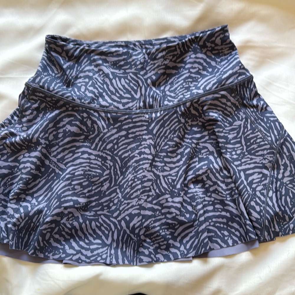 Athleta Ace printed 13.5 inch tennis skirt in an extra small